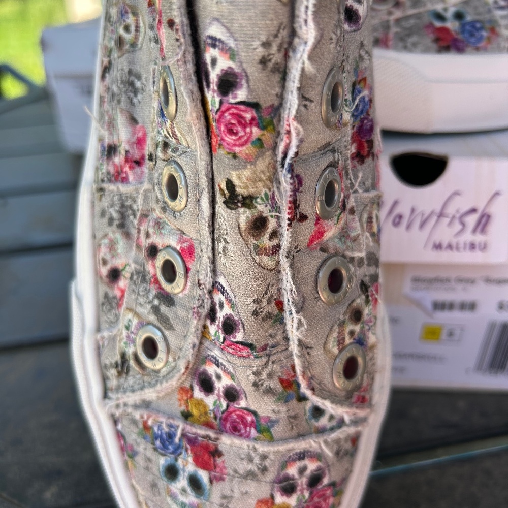 Gray sugarskulll sneakers tennis shoes